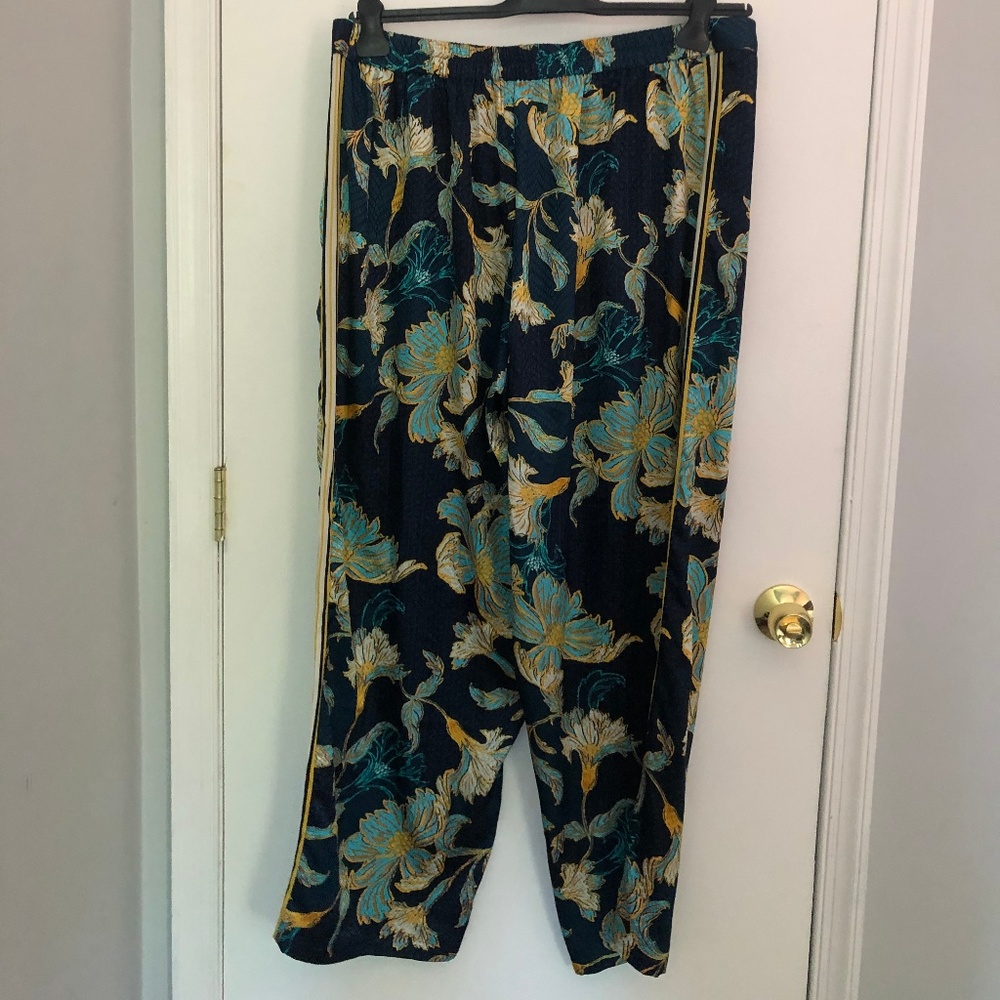 River Island Wide leg floral print (size 18)